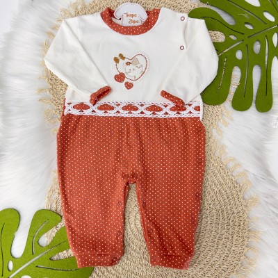 Macacão Trape Zape-  Coração Gatinha- Off White e Cor telha com Poá